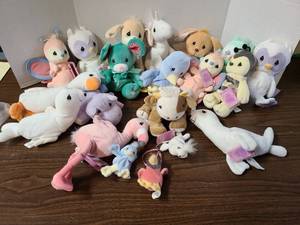 lot 3145 image: Precious  Moments Tender Tails
