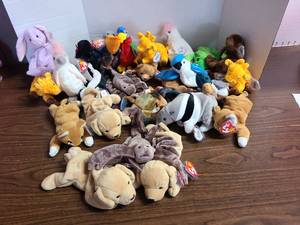 lot 3204 image: Ty Beanie Babies