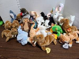 lot 3220 image: Ty Beanie babies