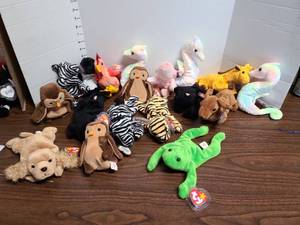 lot 3243 image: Ty Beanie Babies