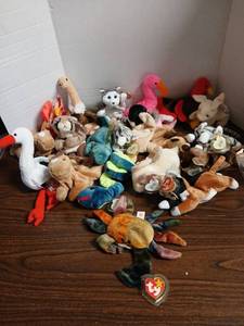 lot 3300 image: Ty Beanie Babies