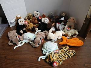 lot 3302 image: Ty Beanie Babies
