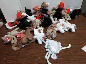 lot 3303 image: Ty Beanie Babies