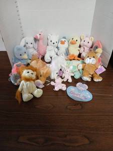 lot 3400 image: Precious Moments Plush Stuffed Animals