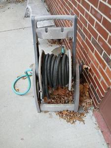 lot 4002 image: Garden Hose Reel Cart with Handle and Wheels hose has cracking intested