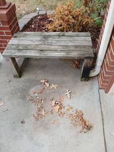 lot 4004 image: Homemade bench 16.5x40x19