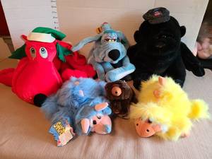 lot 7000 image: Stuffed Animals
