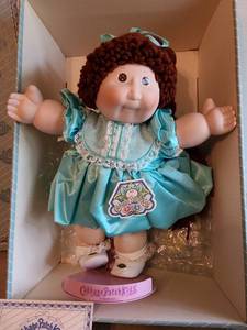 lot 7005 image: Cabbage Patch Kids Porcelain Collection Limited Edition 16 inch Collector Doll 1985