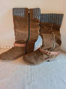 lot 7013 image: Boots, unworn, unknown size