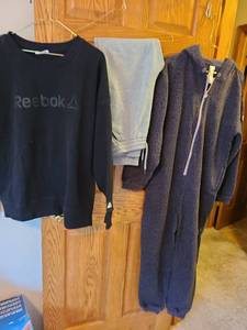lot 7014 image: Hooded onesie, black Reebok sweatshirt, gray sweatpants, M