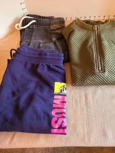 lot 7017 image: Junior MTV sweatpants L, jeans L, ladies long sleeve top M