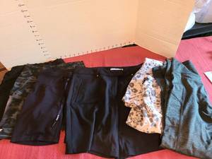 lot 7018 image: Clothing Lot  juniors size small,  Leggings and shorts