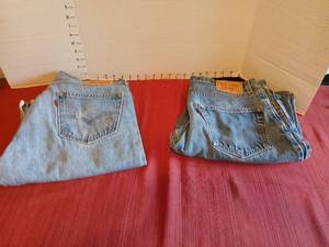 lot 7021 image: Levis 505 34x36 and 550 34x32