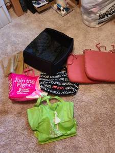 lot 7031 image: Petninja pet  Carseat and Reusable Bags Assorted Colors and Styles