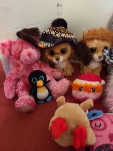 lot 7048 image: Lot of Plush Stuffed Animals Assorted