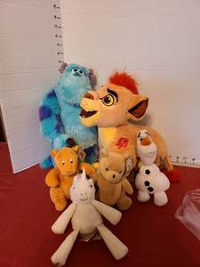 lot 7049 image: Disney plush and Gund and Scentsy Buddy