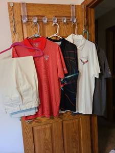 lot 7056 image: Mens Dockers, 34x30, collared shirts, L