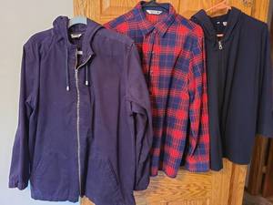 lot 7065 image: Jacket and hoodie XL, plaid shirt M