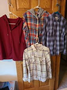 lot 7066 image: Shirts and hoodies M-XL