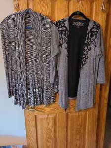 lot 7070 image: Ladies tops, L