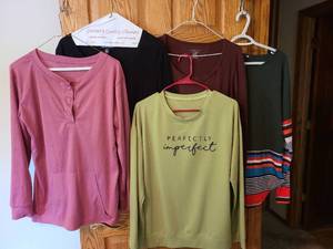 lot 7074 image: Ladies tops,  M, L