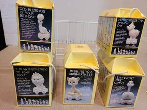 lot 7105 image: Precious Moments figures, Birthday Series plus a white wire basket.