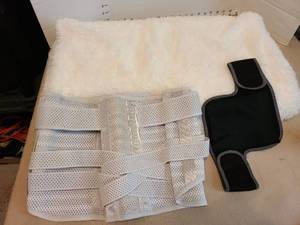 lot 7107 image: Soft white throw blanket, medical braces