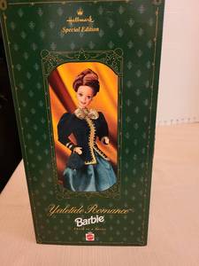 lot 7114 image: Yuletide Romance Barbie