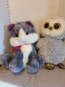 lot 7131 image: Large sparkly eyed stuffed animals