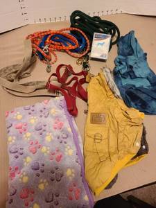 lot 7137 image: LED pet collar, leashes, outerwear for medium size dogs, pet blanket