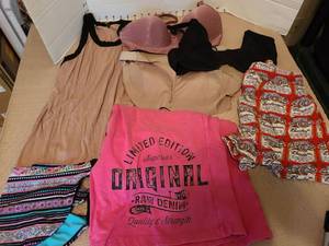 lot 7149 image: Ladies clothing, including bras, size L