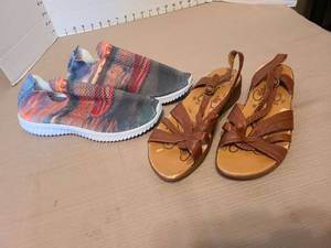 lot 7155 image: Ladies footwear, size 8.