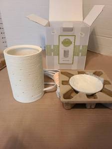 lot 7160 image: Scentsy, Etched Core