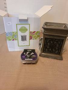 lot 7161 image: Scentsy, Jane with pack of wax melts