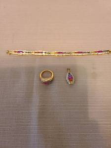 lot 7163 image: Jewelry, matching bracelet, ring, pendant