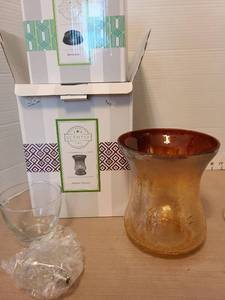 lot 7165 image: Scentsy, Amber Ombre with accompanying base and bulb