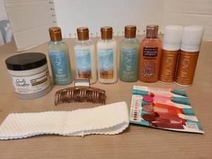 lot 7166 image: Bath and Body Works shampoo, conditioner, more