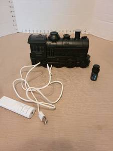 lot 7173 image: Diffuser train with bottle of oil