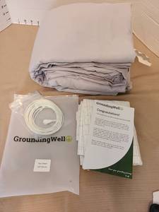 lot 7184 image: Grounding Well flat sheet and a grey sheet set