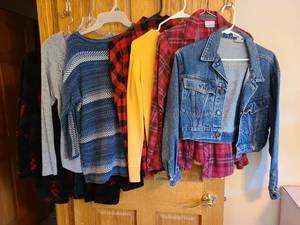 lot 7198 image: Ladies tops, M, L