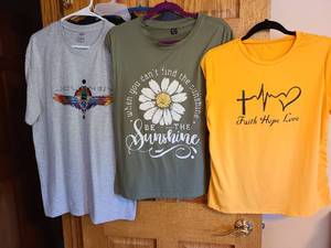 lot 7209 image: Ladies tops, L, XL.