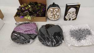 lot 10966 image: Halloween Decorative Lot