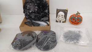 lot 10970 image: Halloween Decoration Bundle - Tree, Skull, Pumpkin & Accessories