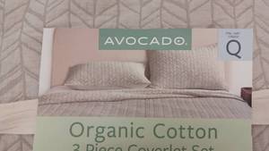 lot 11018 image: Avocado Organic Cotton 3 Piece Queen Coverlet Set