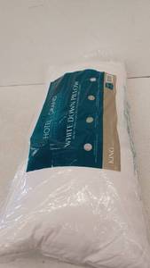 lot 11027 image: Hotel Grand White Pillow, King Size, (1 Pillow)