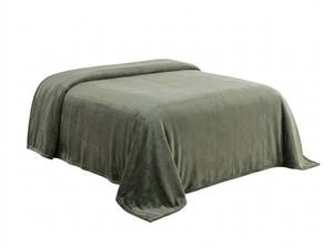 lot 11049 image: Berkshire Herringbone Plush Blanket Queen 98x92