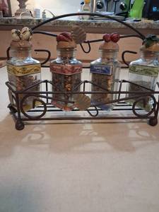 lot 3 image: Spice Rack Set 5 Glass Bottles Chili Pepper Onion Flakes Vegetable Mix Parsley