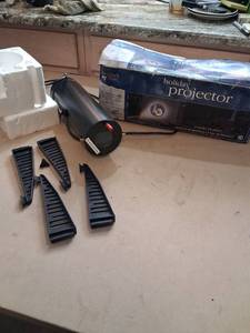 lot 8 image: Holiday Time Holiday Projector with 25 Slides