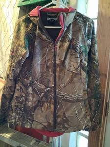 lot 10 image: Realtree Hooded Jacket with Pink Lining