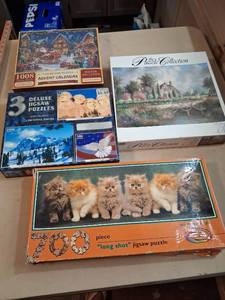 lot 12 image: 700 Piece Long Shot Jigsaw Puzzle Kittens lot of 4.